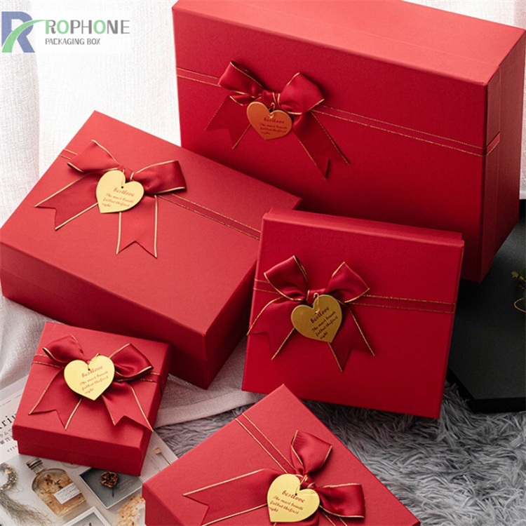 Hộp quà bất ngờ bí ẩn